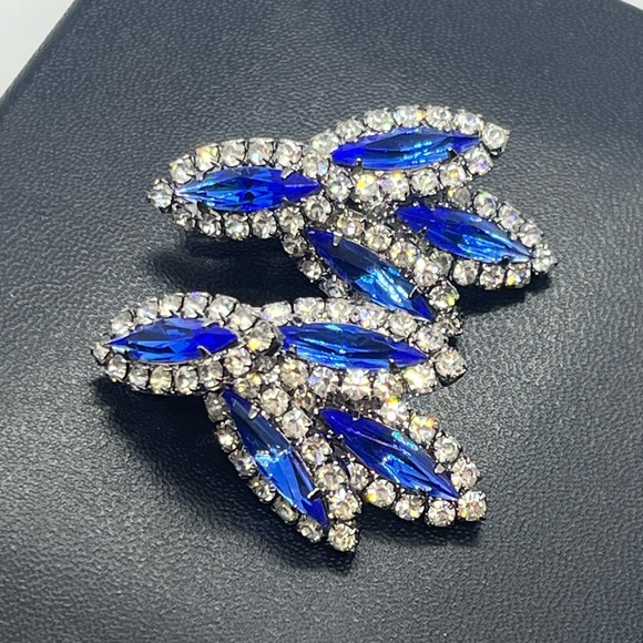 Stunning blue and clear rhinestone sparkly dangle clip on silver tone earrings - Picture 5 of 16